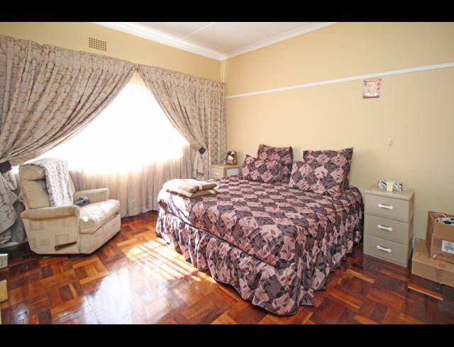 3 BEDROOM HOUSE FOR SALE IN CROSBY